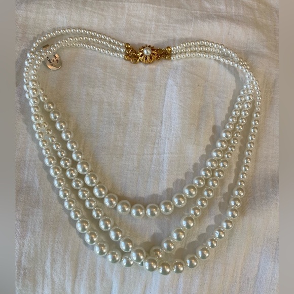 Vintage‎ Made in Korea Triple Strands Faux Pearls Necklace - Picture 1 of 5